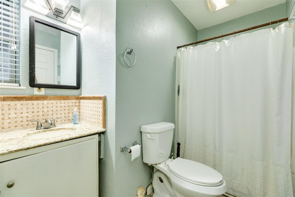 6915 Oak Bend Drive, Alvin, Texas image 12