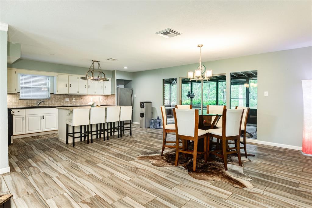 6915 Oak Bend Drive, Alvin, Texas image 3