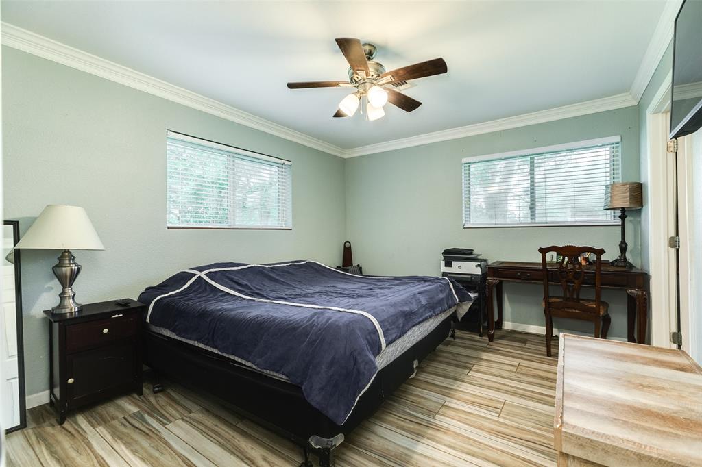 6915 Oak Bend Drive, Alvin, Texas image 10