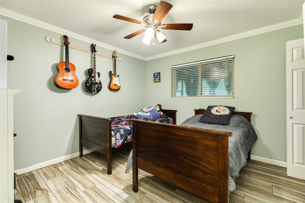 6915 Oak Bend Drive, Alvin, Texas image 14