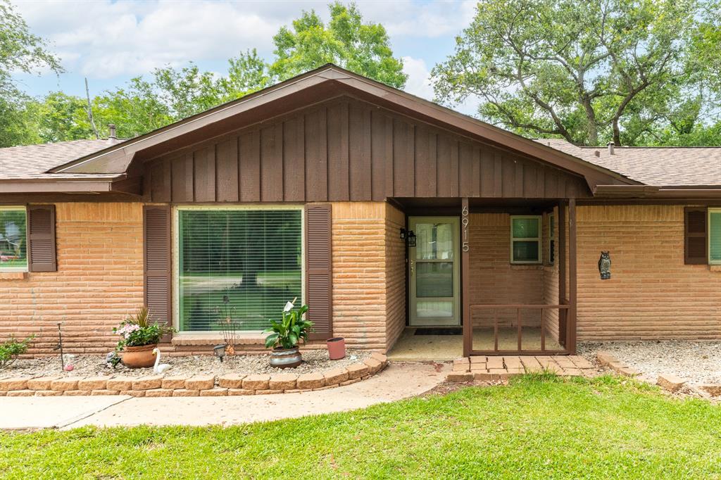6915 Oak Bend Drive, Alvin, Texas image 2