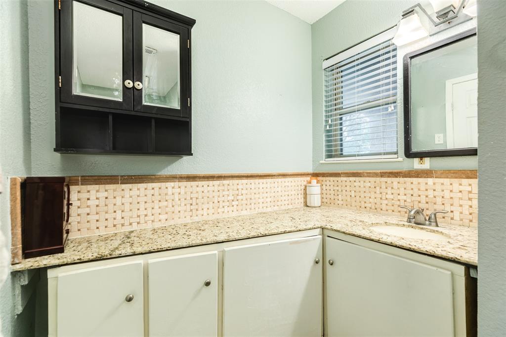 6915 Oak Bend Drive, Alvin, Texas image 11