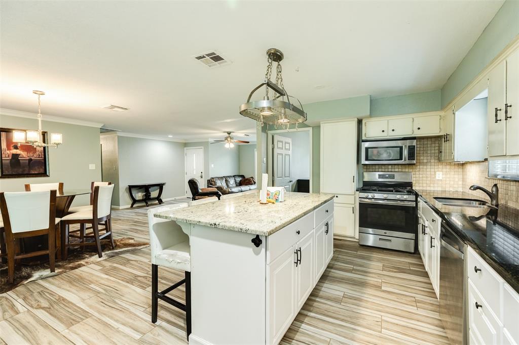 6915 Oak Bend Drive, Alvin, Texas image 7