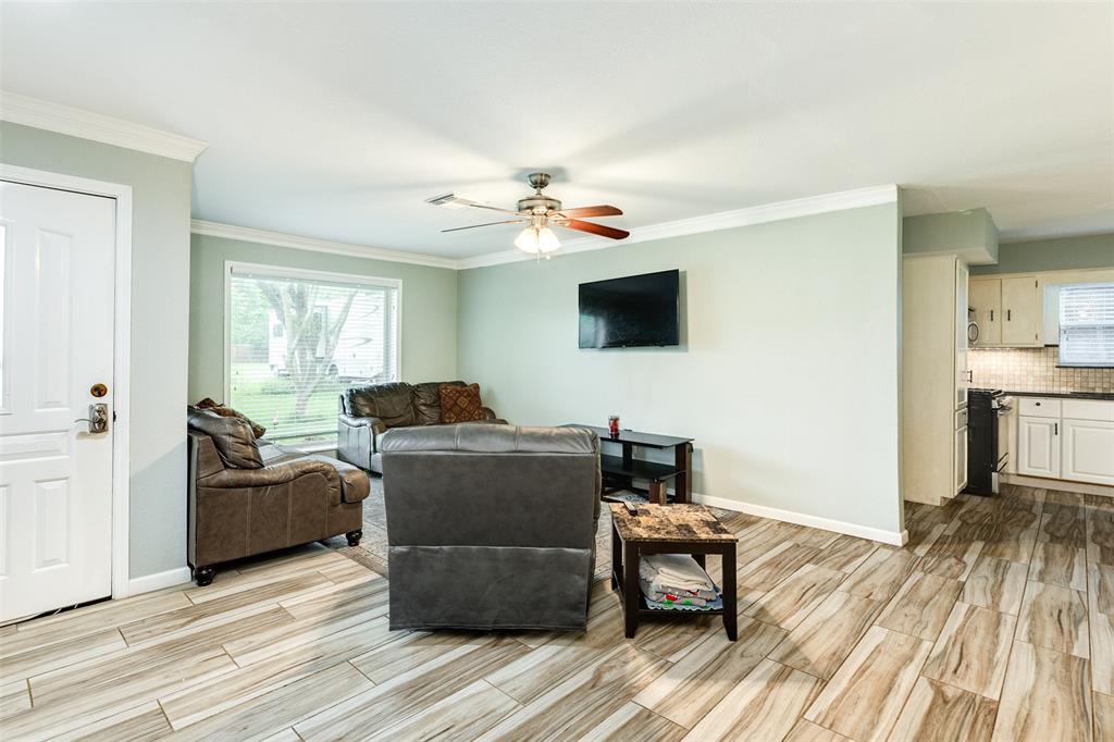6915 Oak Bend Drive, Alvin, Texas image 5