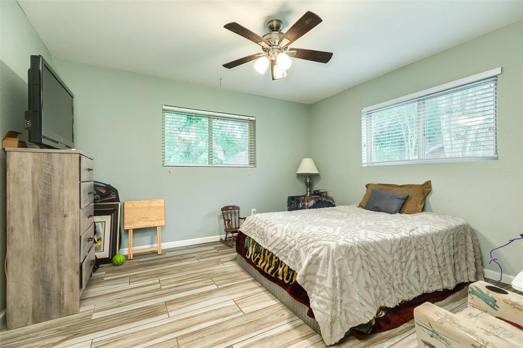6915 Oak Bend Drive, Alvin, Texas image 13