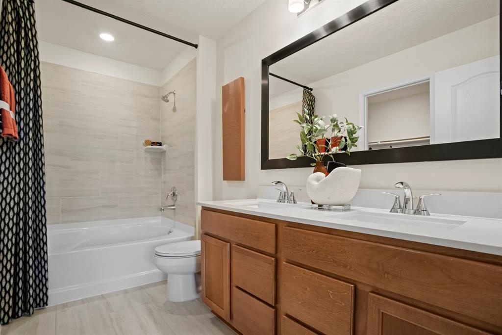 661 Imperial Loop, Alvin, Texas image 6