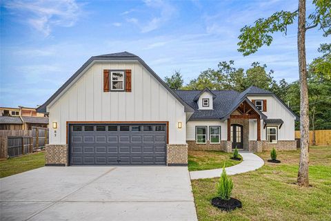 Photo of 85 Lakeway Ct Court, Conroe, TX 77304 (MLS # 82091724)