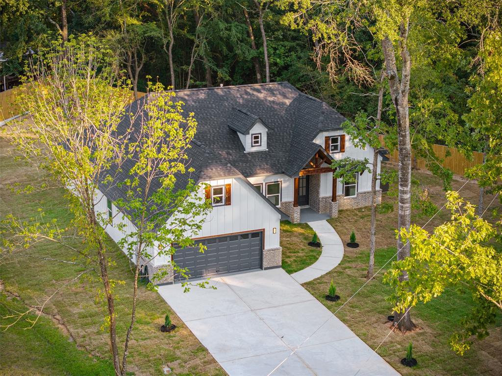 85 Lakeway Ct Court