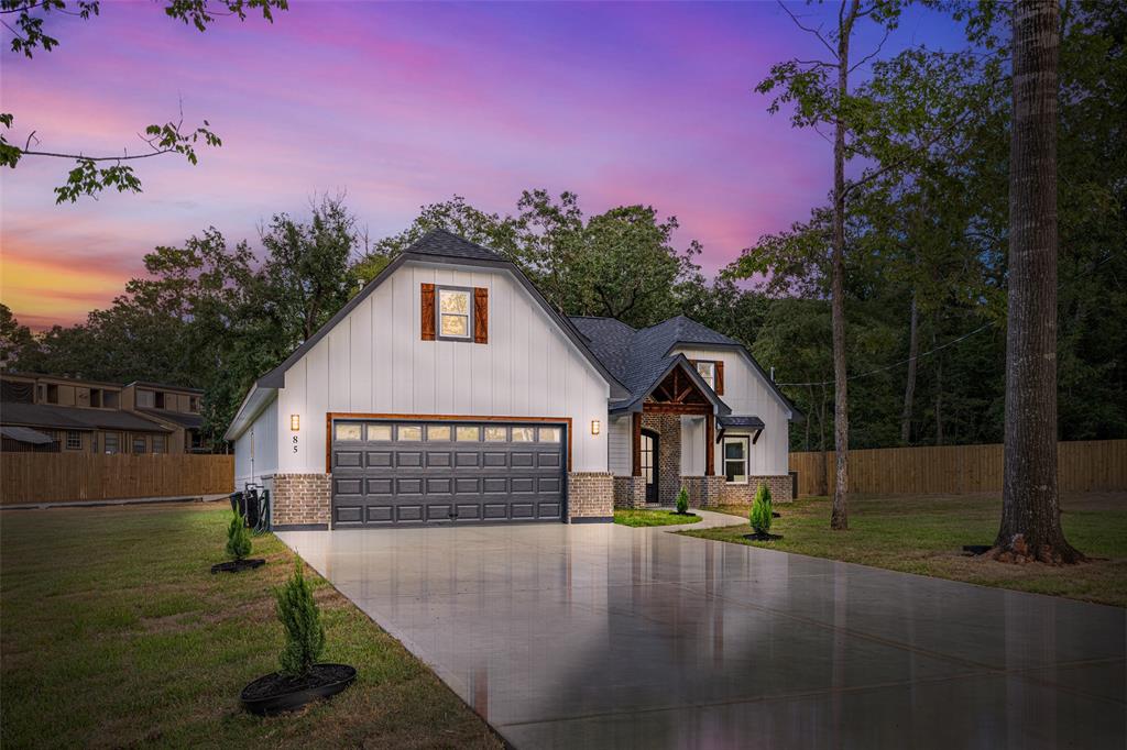 85 Lakeway Ct Court