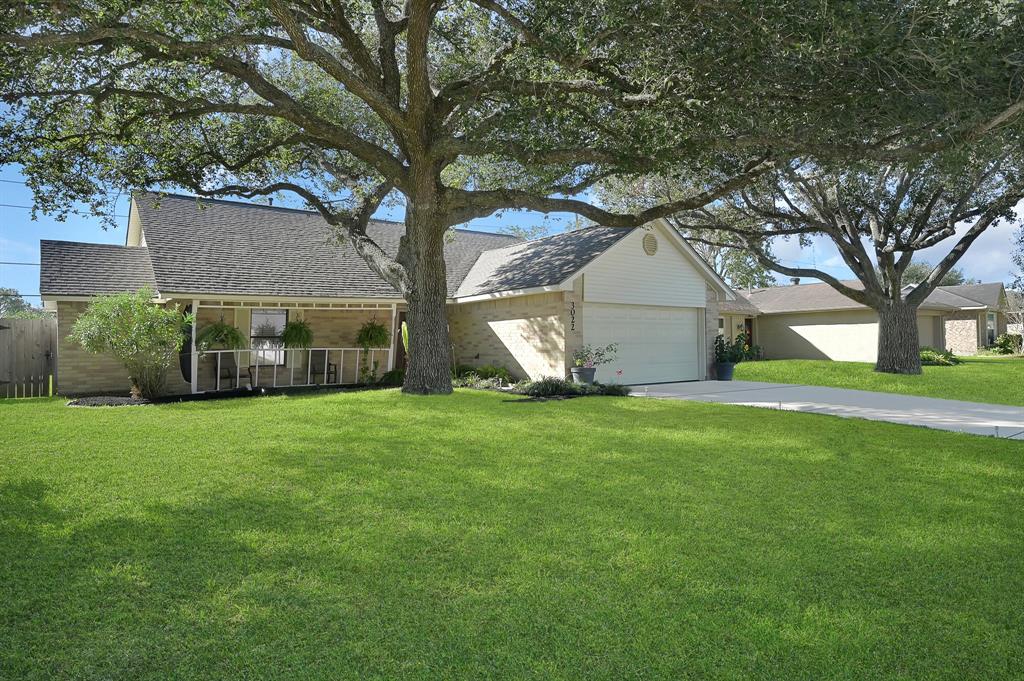 3022 S Peach Hollow Circle, Pearland, Texas image 2