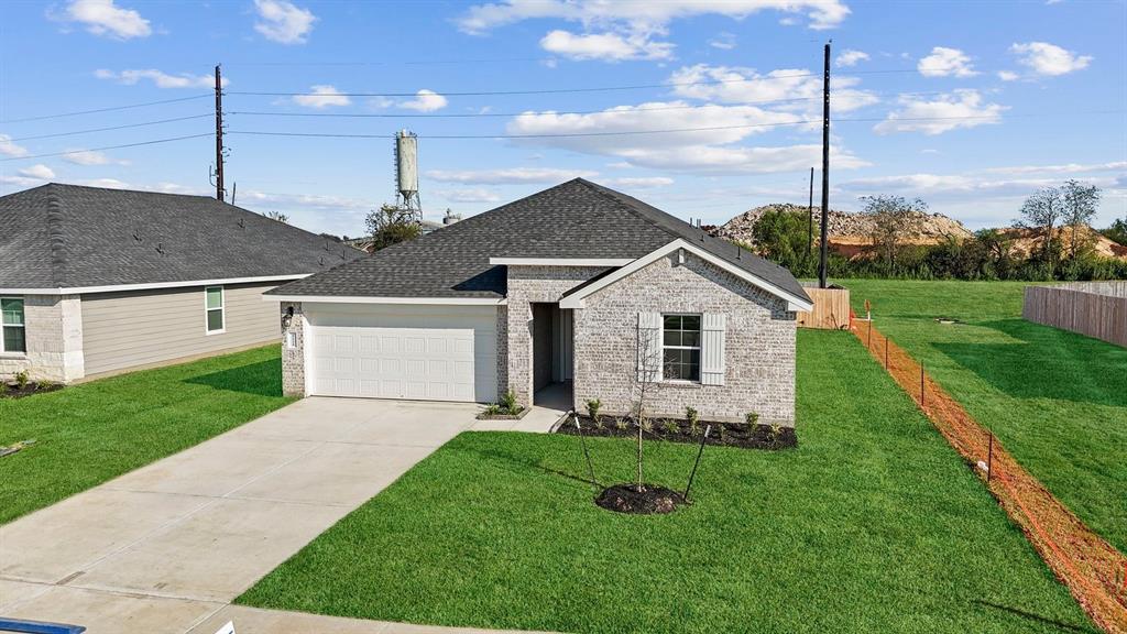 30730 Castle Cove Drive, Fulshear, Texas image 3