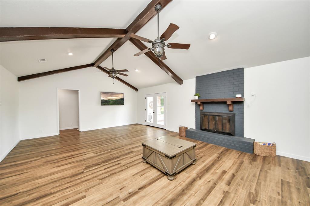 18011 Jungman Road, Damon, Texas image 7