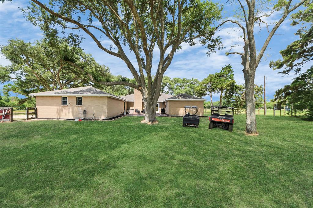 18011 Jungman Road, Damon, Texas image 31