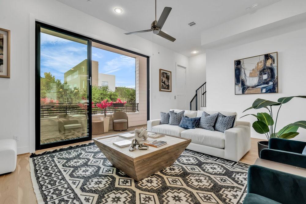 3 N St Charles St E Street, Houston, Texas image 17
