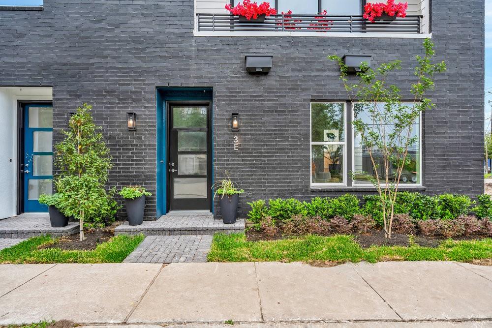3 N St Charles St E Street, Houston, Texas image 4