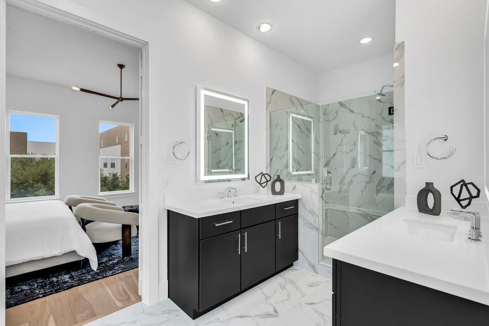 3 N St Charles St E Street, Houston, Texas image 20