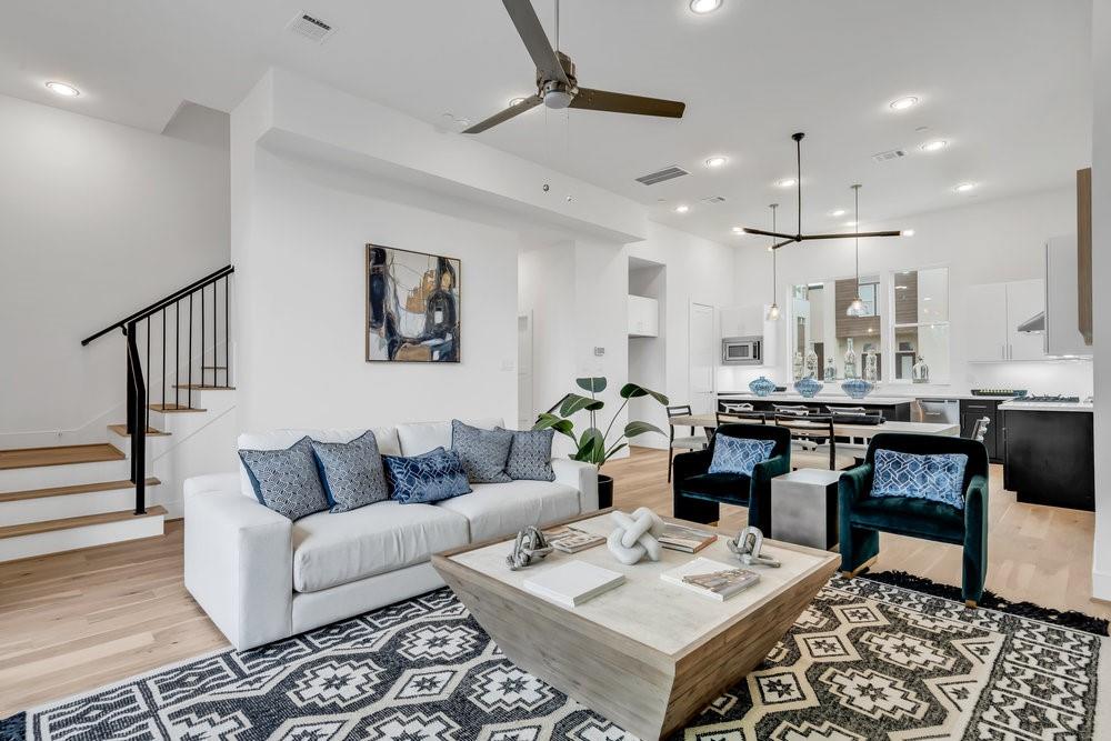 3 N St Charles St E Street, Houston, Texas image 15