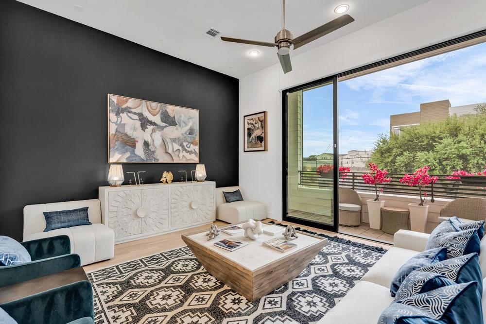 3 N St Charles St E Street, Houston, Texas image 16