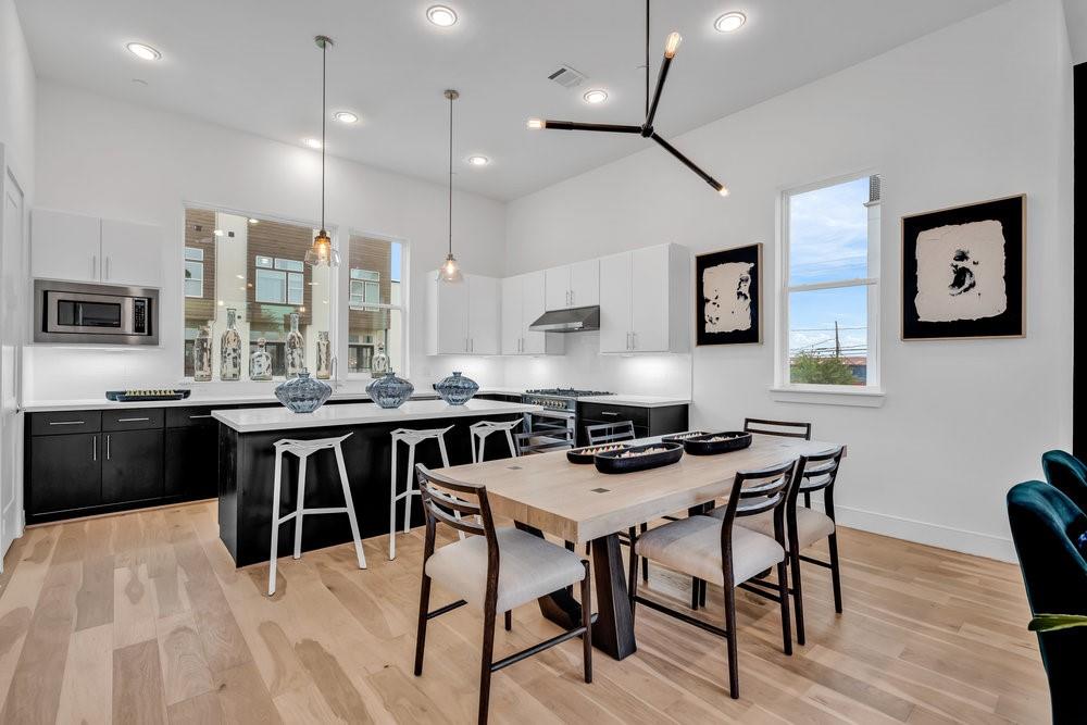 3 N St Charles St E Street, Houston, Texas image 13