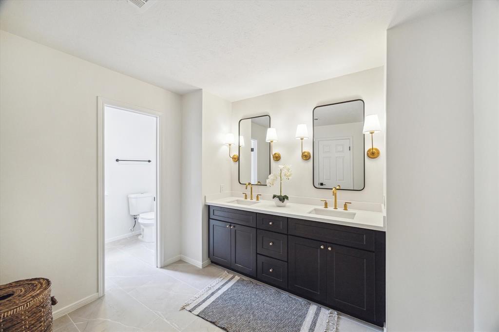 124 N Hall Drive, Sugar Land, Texas image 28