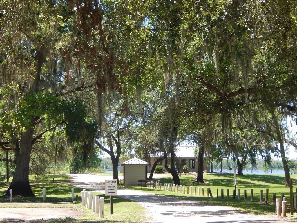 1793 Apache Trail, Angleton, Texas image 11