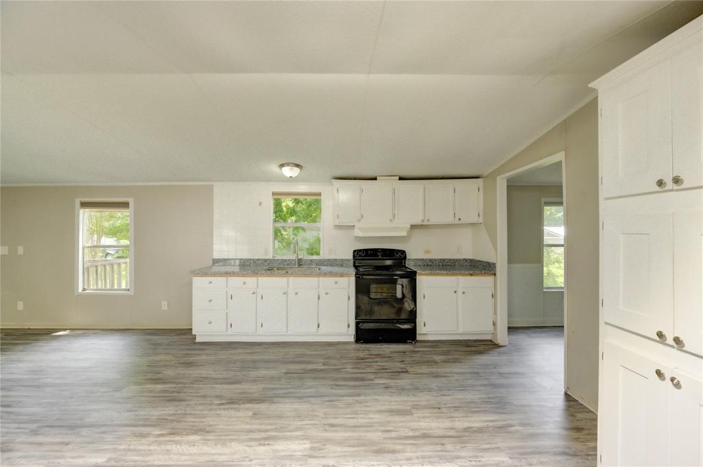 13265 Pecan Tree Drive, Willis, Texas image 5