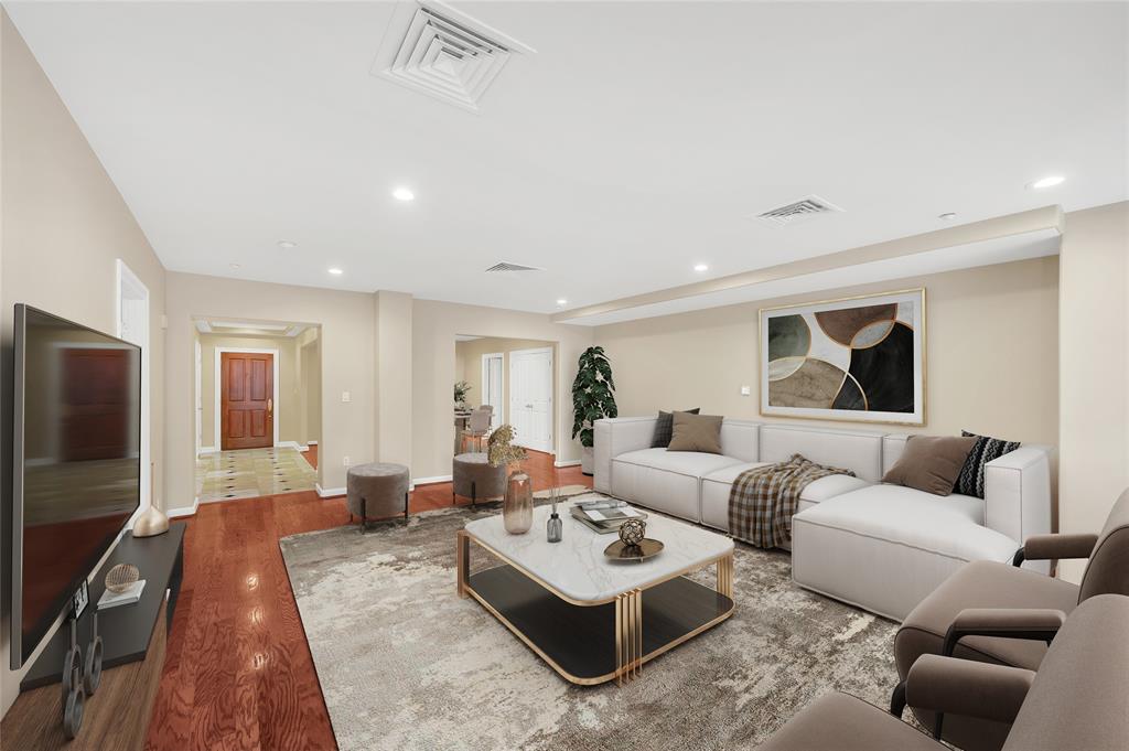 914 Main Street 1213