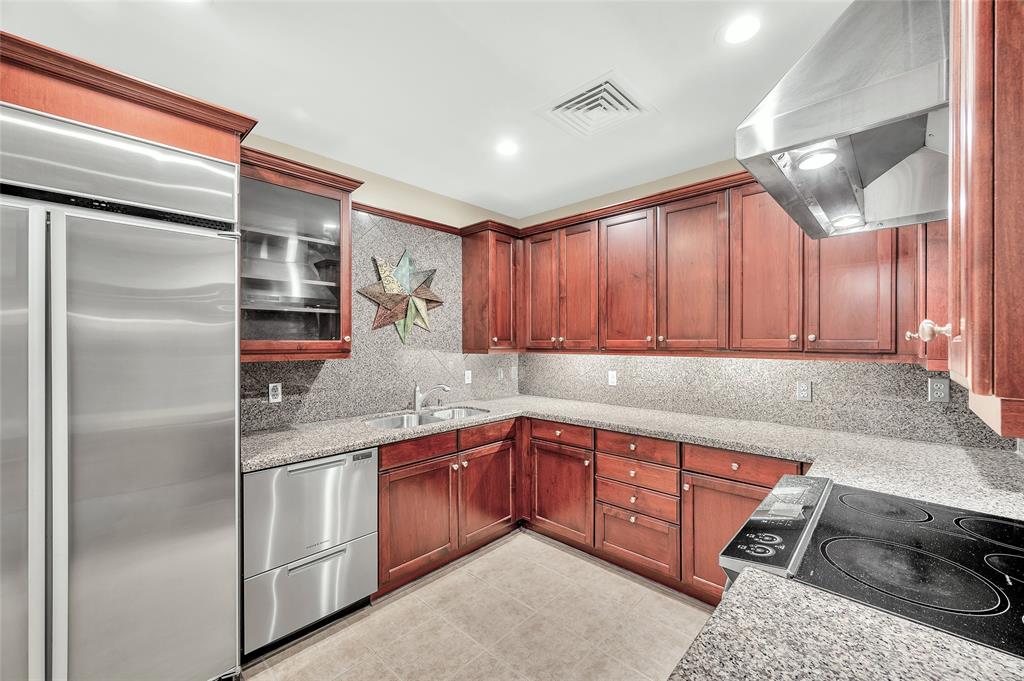 914 Main Street 1213
