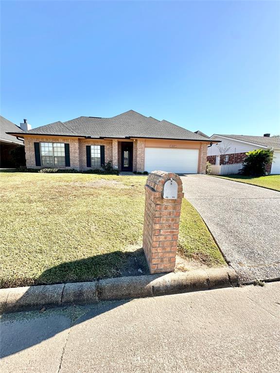 2517 Thunderbird Drive, Orange, Texas image 1