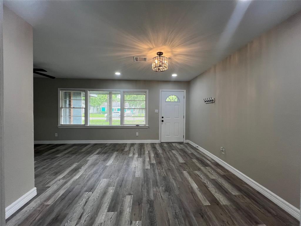 1016 W SNYDERST