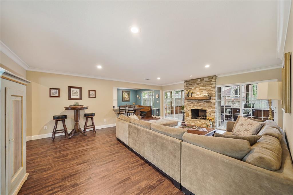 2102 Richmond Drive, Richmond, Texas image 6