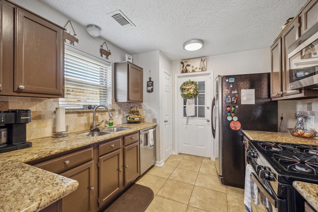 5426 Beaver Creek Drive, La Porte, Texas image 12