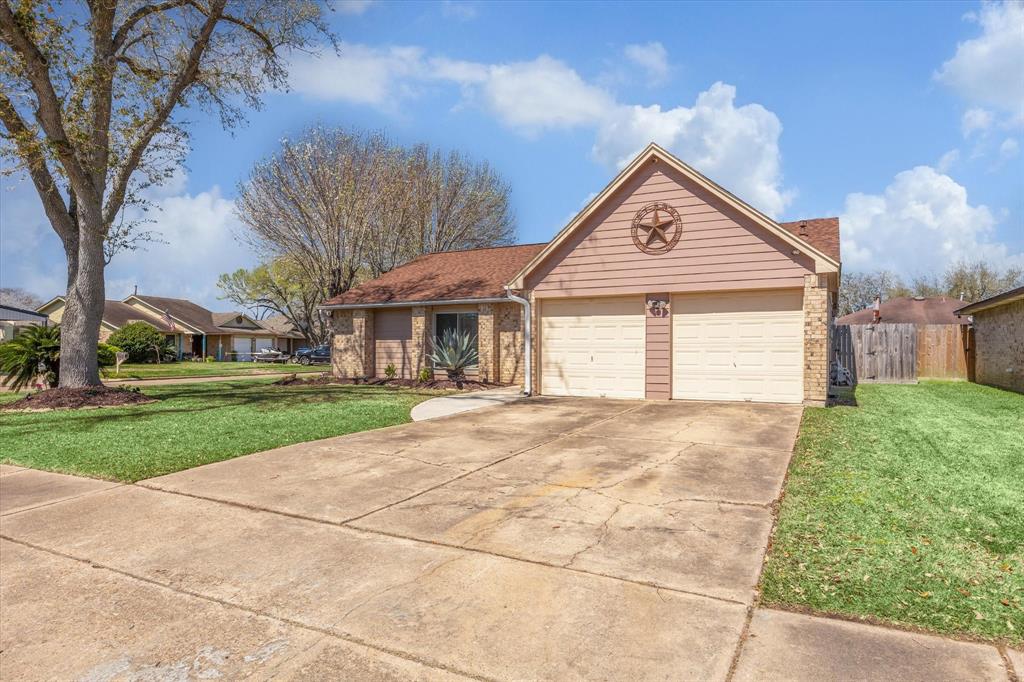 5426 Beaver Creek Drive, La Porte, Texas image 2