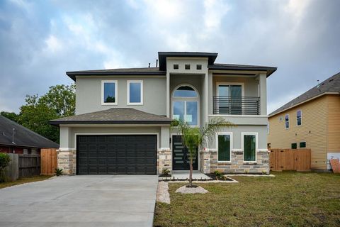 Single Family Residence in Houston TX 8102 Lanham Ln Ln.jpg