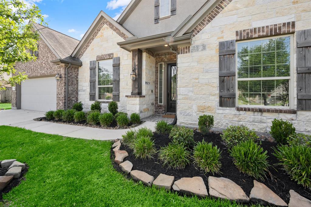 18806 Maple Hills Court, New Caney, Texas image 2