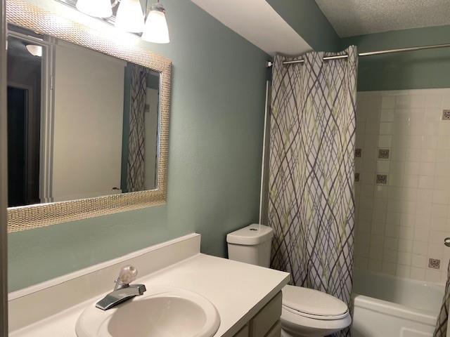 2116 Casa Rio Circle, Dickinson, Texas image 11