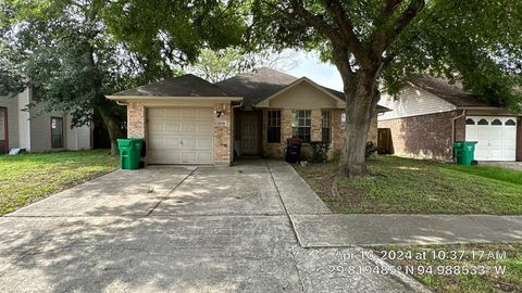 Single Family Residence in Baytown TX 4738 Woodford Street.jpg