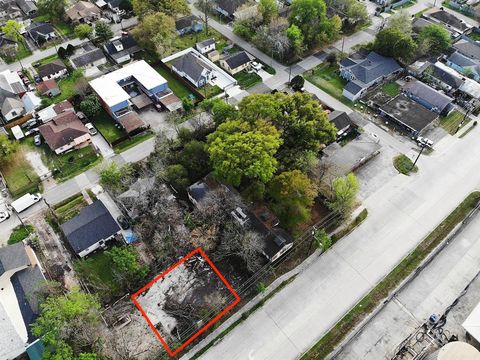 Photo of 7216 Wallisville Road, Houston, TX 77020 (MLS # 72928297)