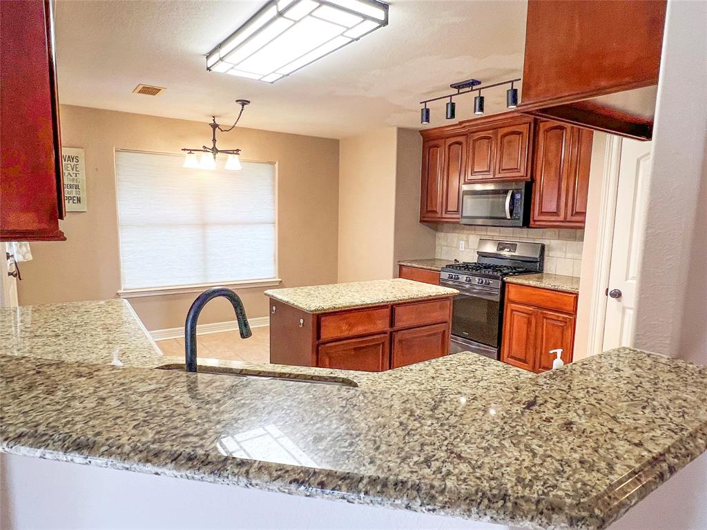 110 Hummingbird Court, Richwood, Texas image 7