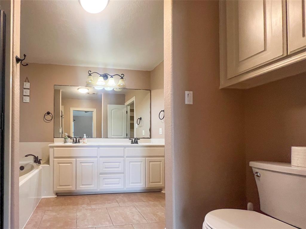 110 Hummingbird Court, Richwood, Texas image 13
