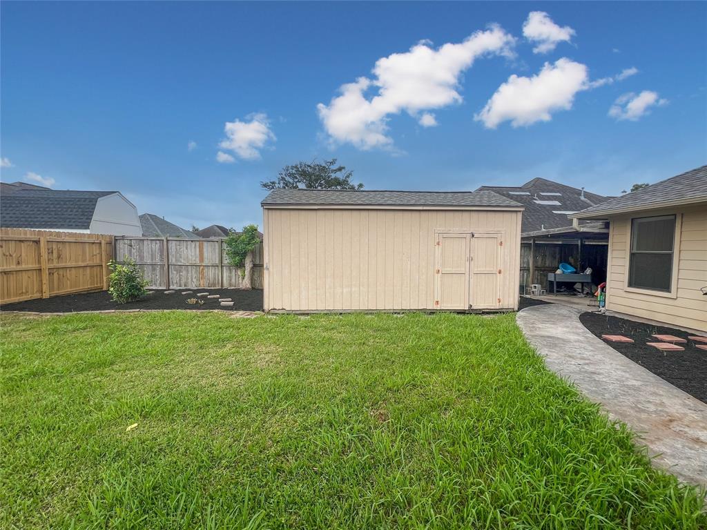 110 Hummingbird Court, Richwood, Texas image 18