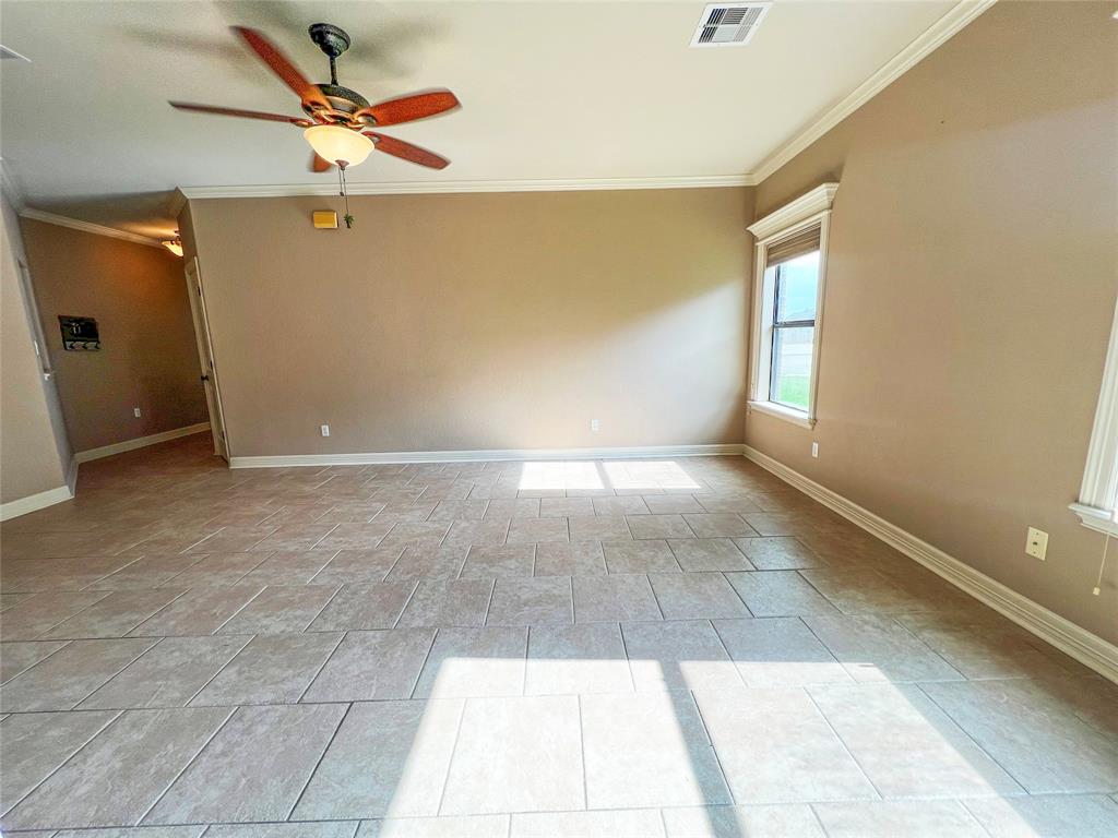 110 Hummingbird Court, Richwood, Texas image 2