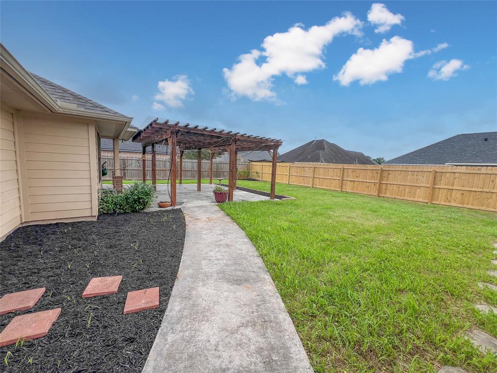 110 Hummingbird Court, Richwood, Texas image 20