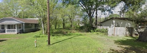 Photo of 2708 Sycamore Avenue, Bay City, TX 77414 (MLS # 72950005) Photo of 2708 Sycamore Avenue, Bay City, TX 77414 (MLS # 72950005)
