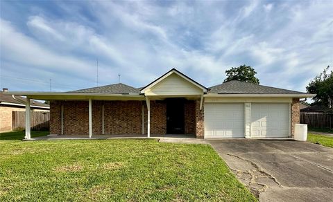 Single Family Residence in Missouri City TX 1243 River Rock Drive.jpg