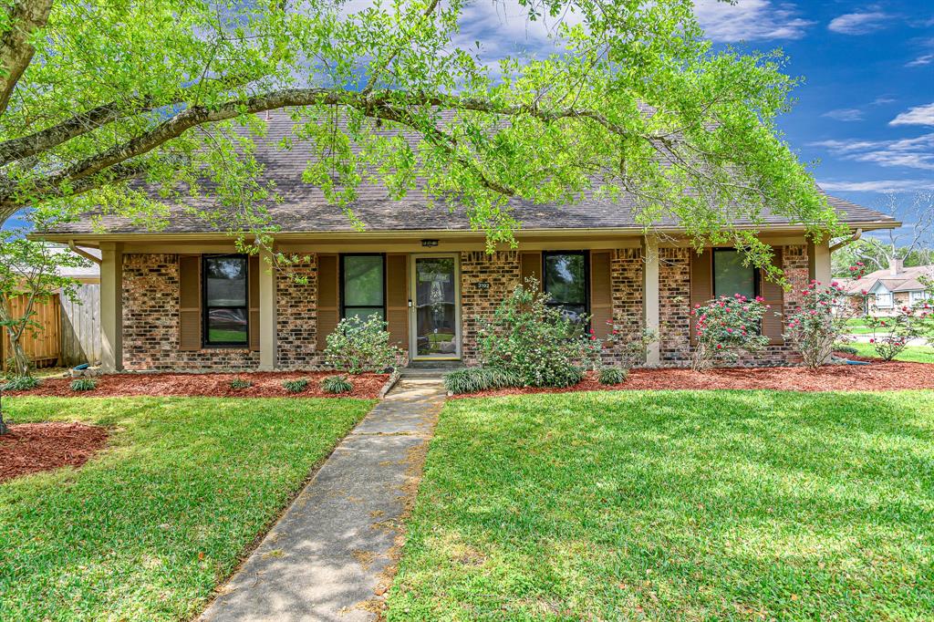 3102 Blue Hills Drive, Missouri City, Texas image 1