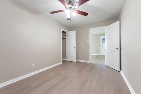 Single Family Residence in Texas City TX 625 13th Avenue 12.jpg