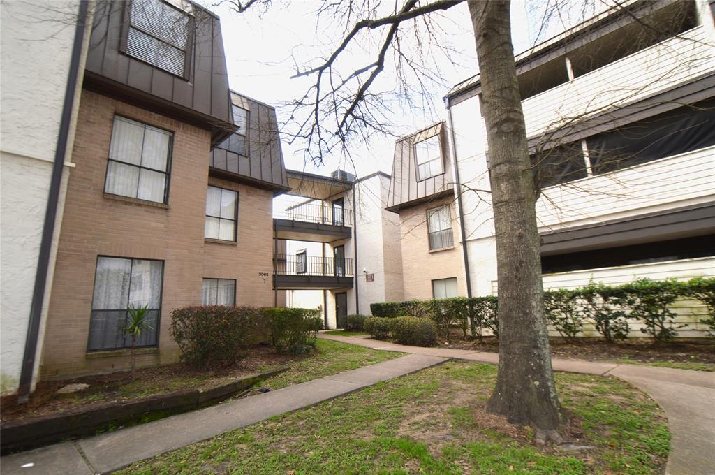 3085 Walnut Bend Lane #12, Houston, Texas image 3