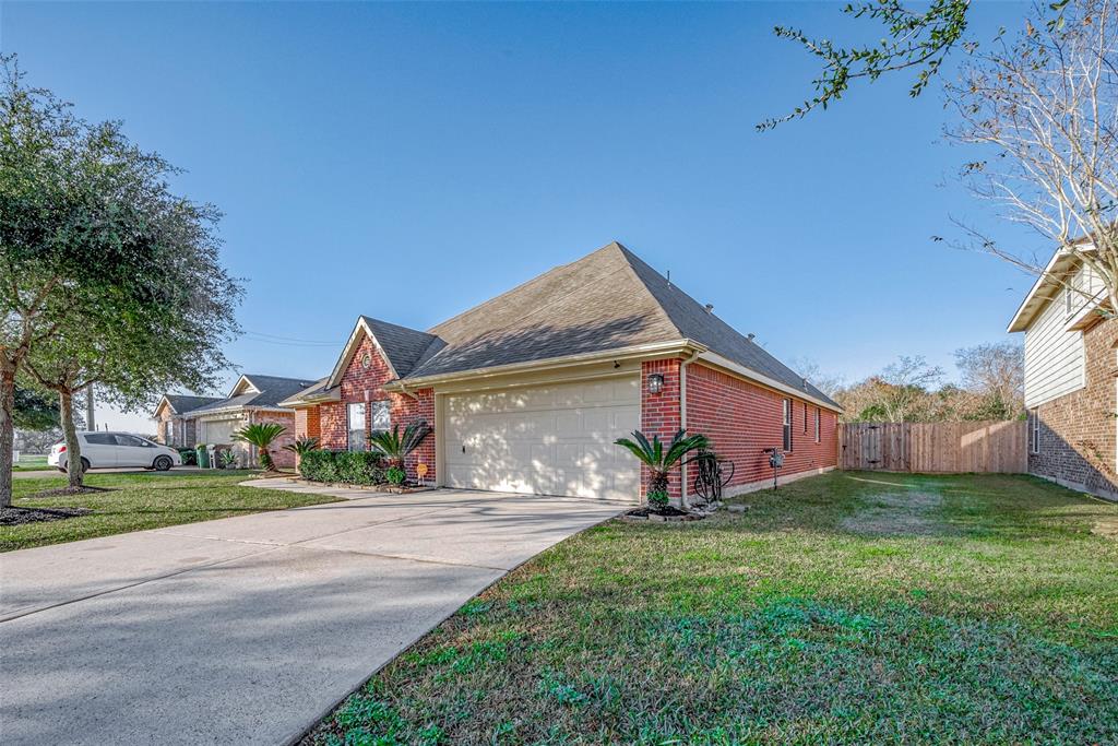 3712 Mahogany Trail Trl, Pearland, Texas image 6