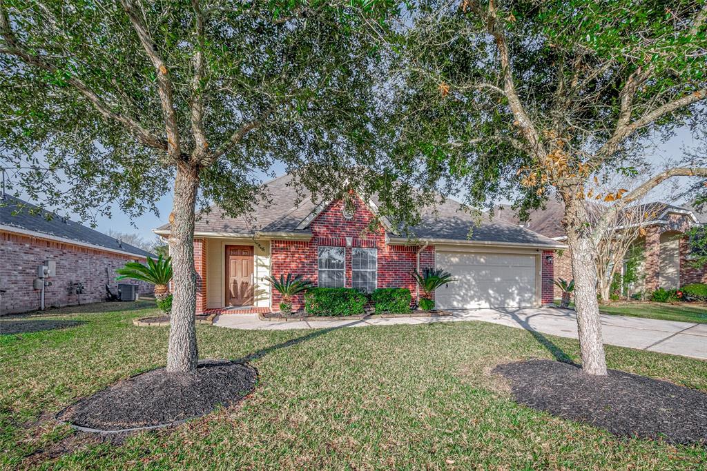 3712 Mahogany Trail Trl, Pearland, Texas image 2